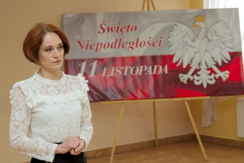 Apel z okazji Narodowego Święta Niepodległości przygotowała pani Renata Banasiak z klasą 7 SP Bierzwienna