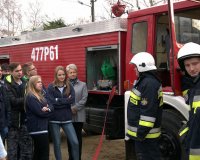 Strażacy z OSP w Bierzwiennej odwiedzili szkołę w Rysinach Kolonii
